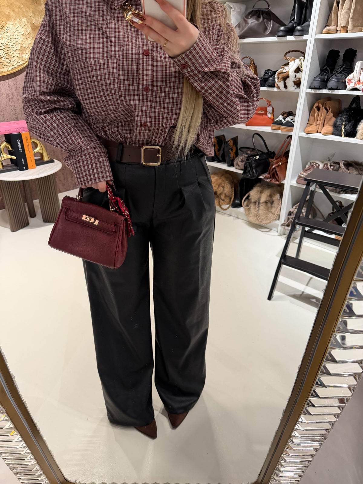 Pantalone in ecopelle con cintura