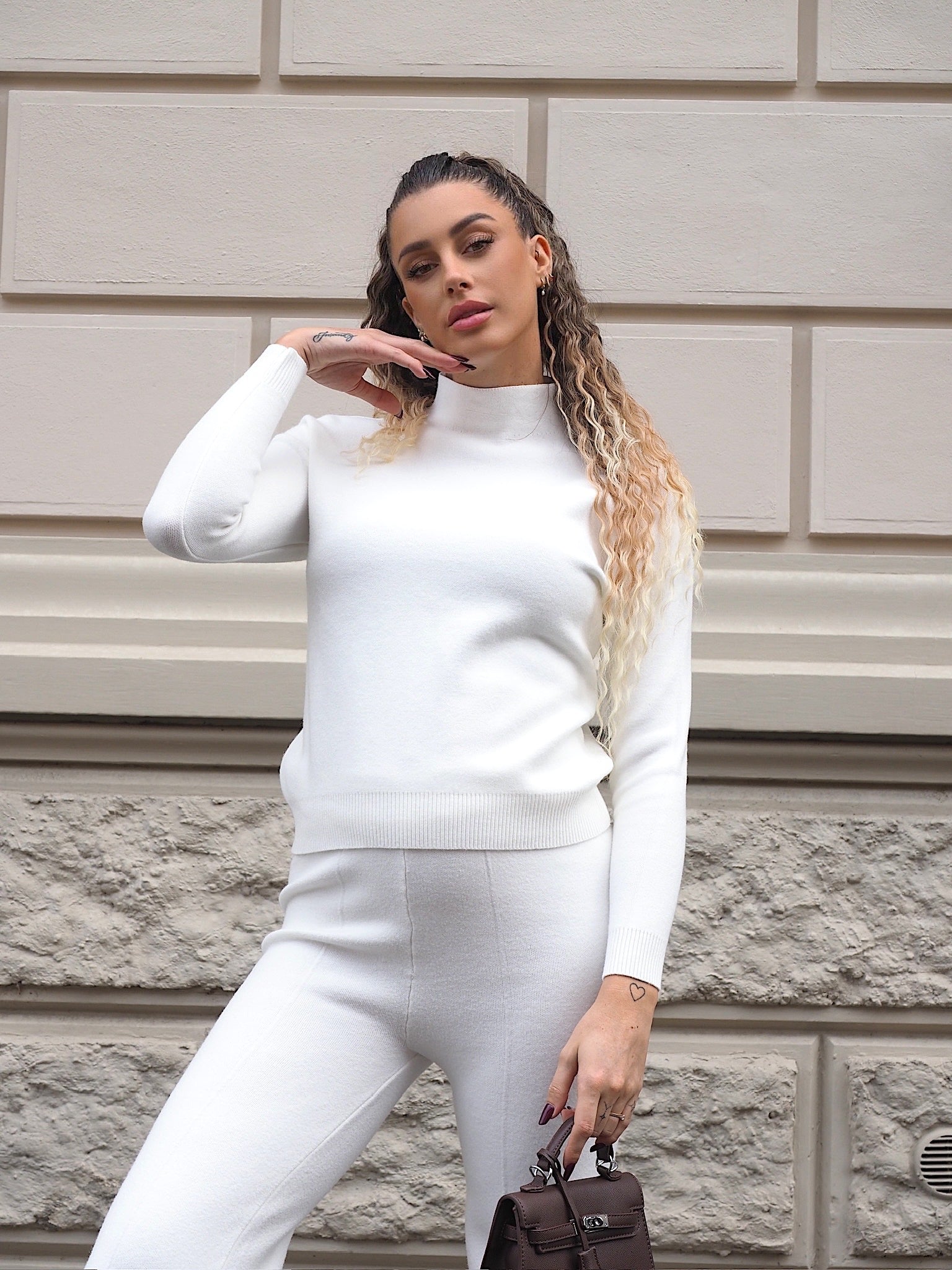 Completo basic maglia e pantalone bianco