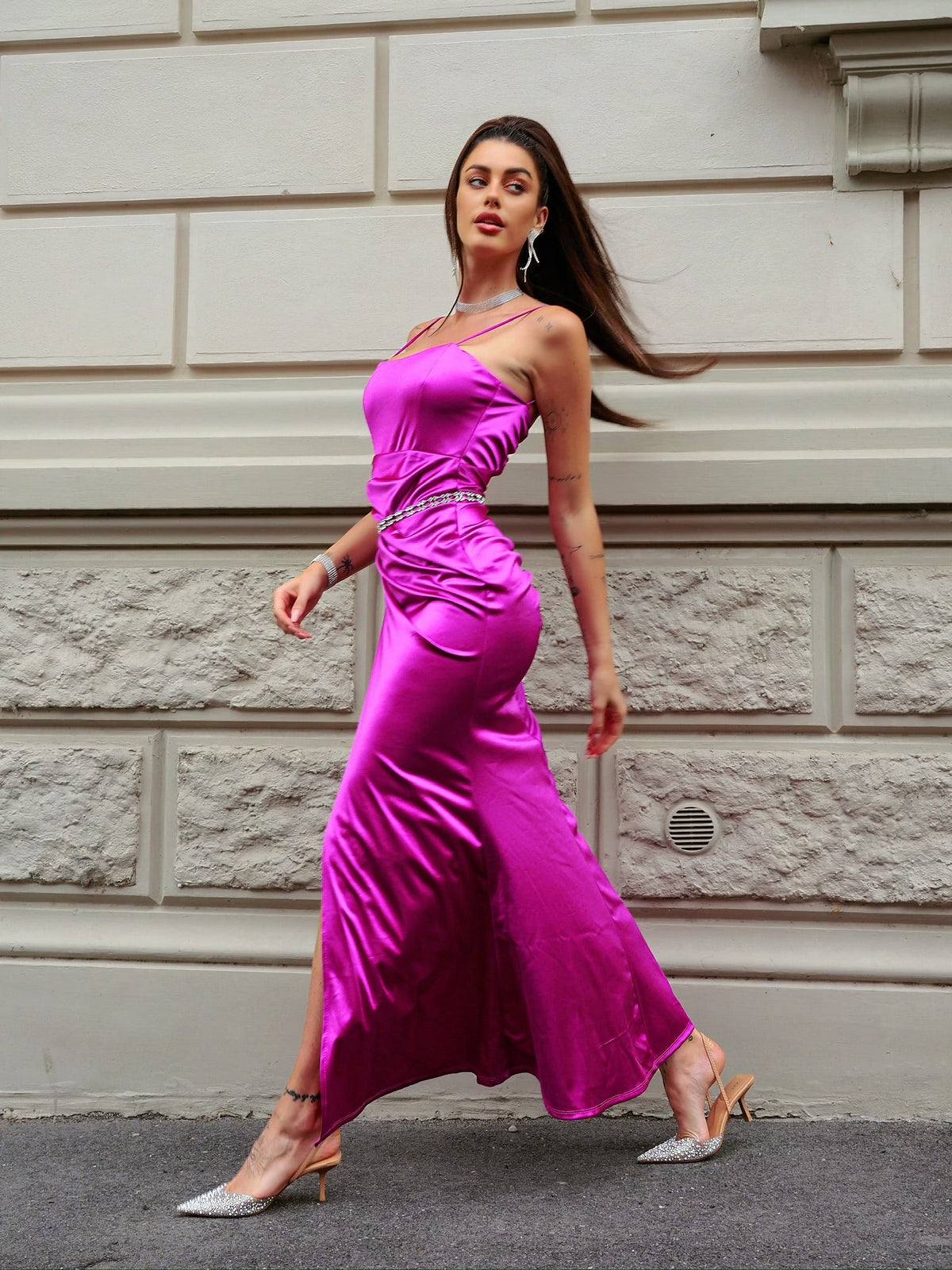 Abito a sirena con push up e incrocio amarena