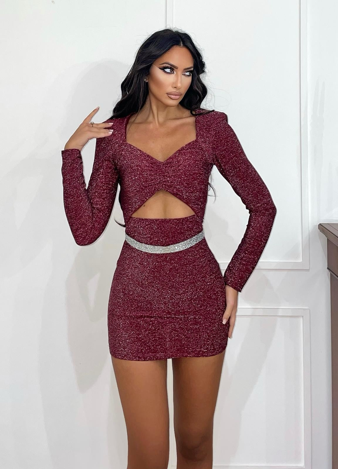 Abito bordeaux con spacco