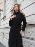 Cappotto nero con cintura