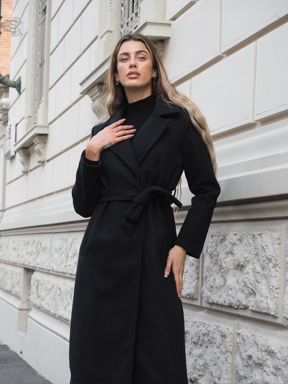 Cappotto nero con cintura