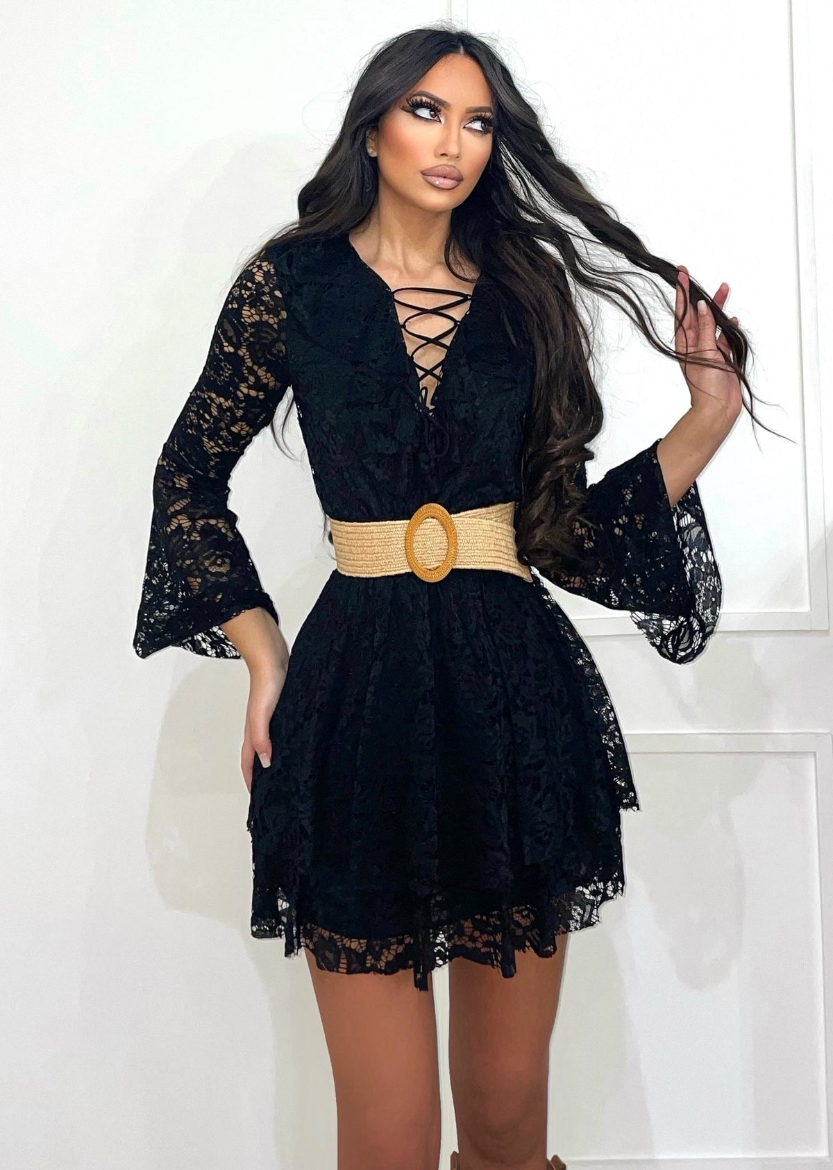 Abito in pizzo a balze Nero