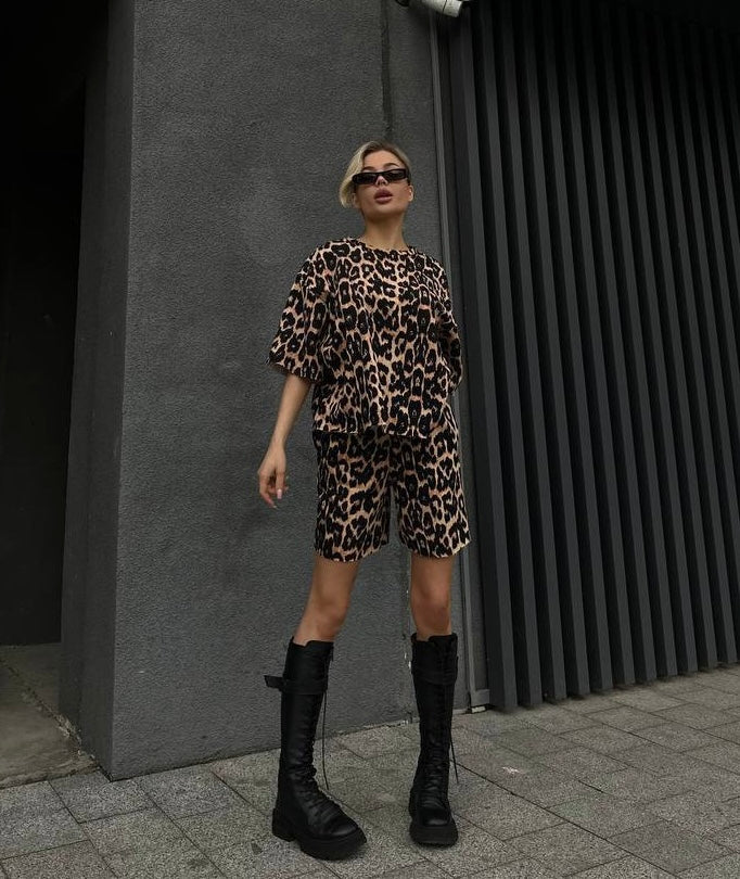 Due pezzi t-shirt e short animalier