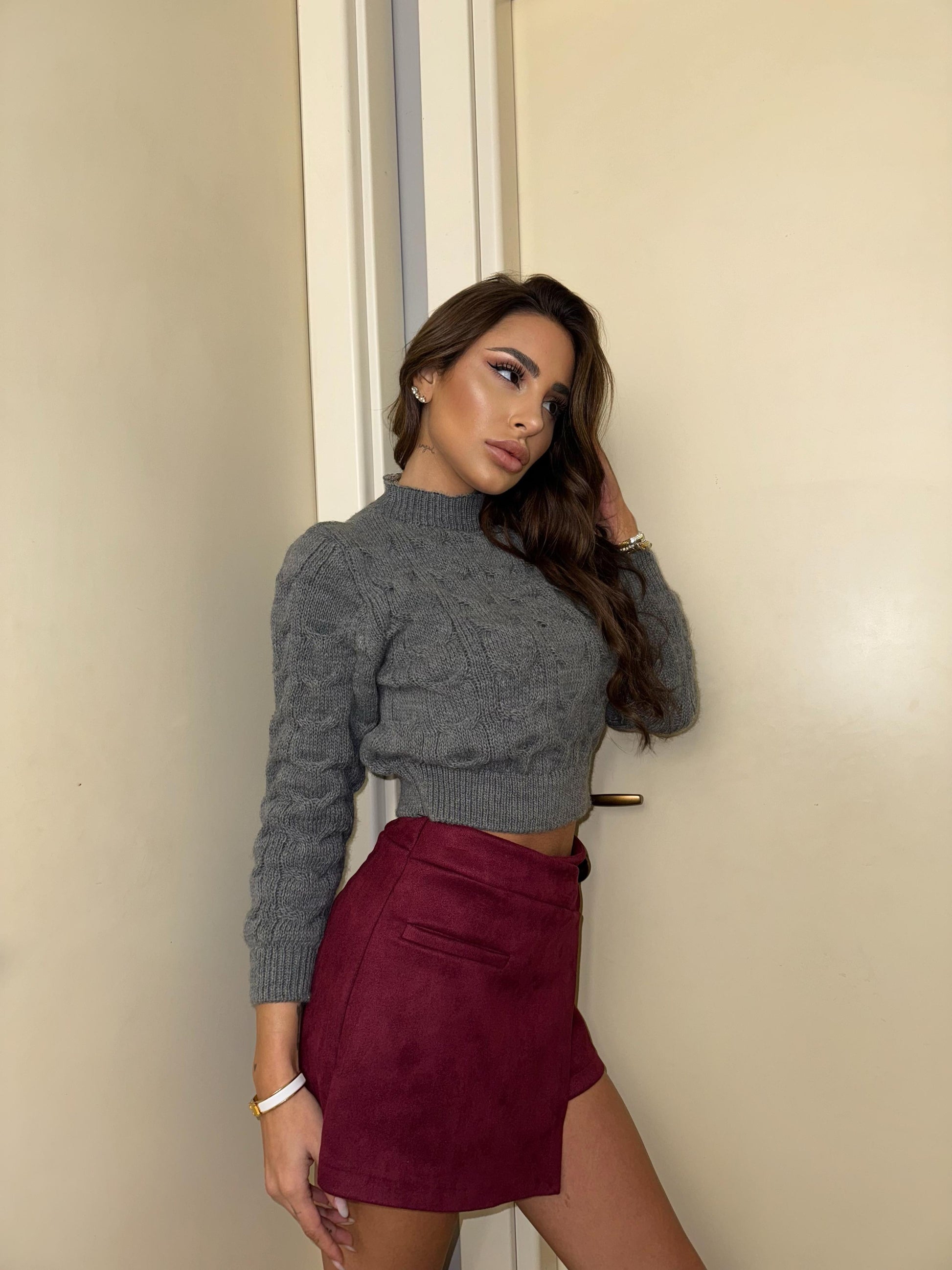 Pull grigio a trecce