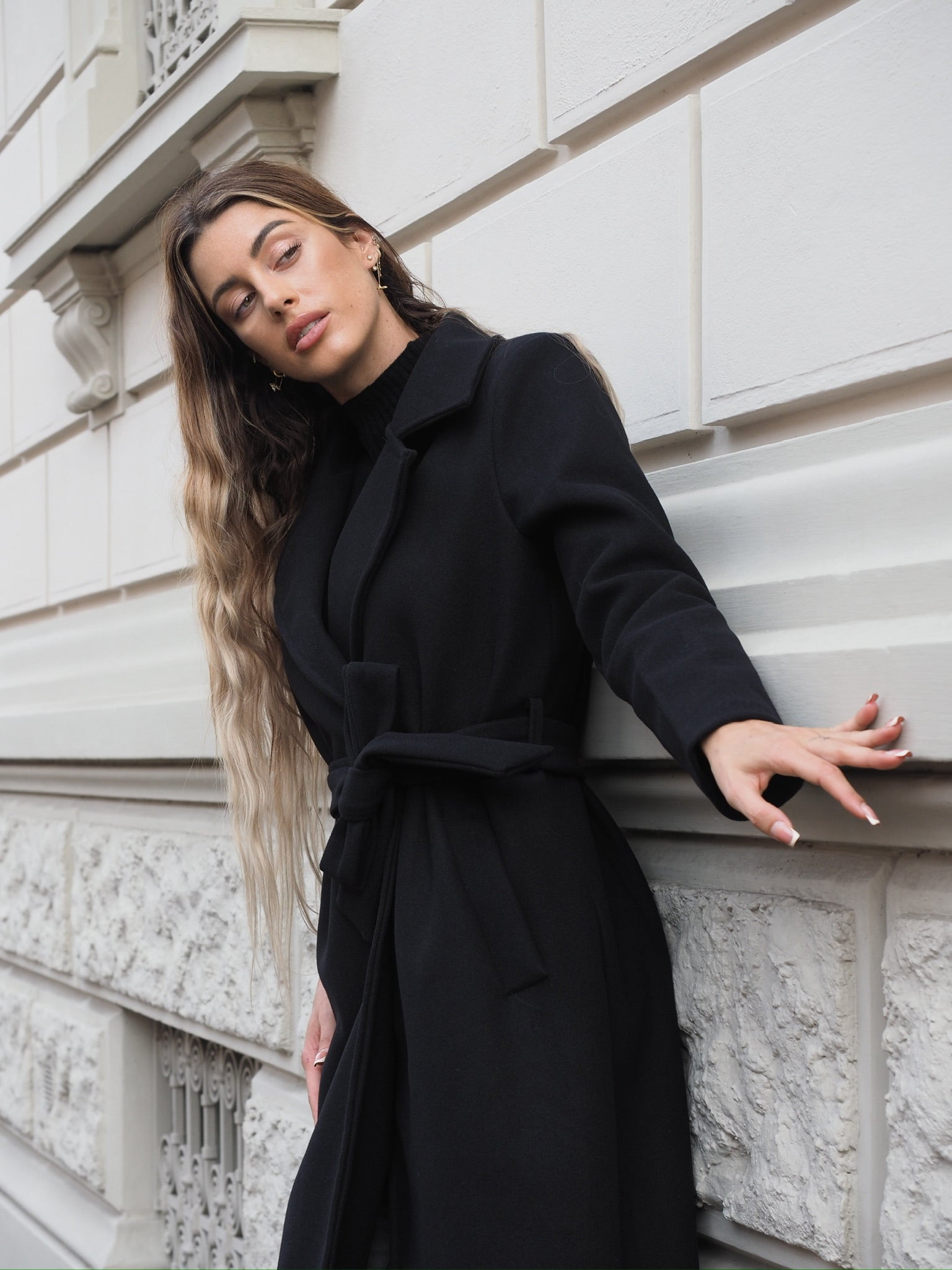 Cappotto nero con cintura