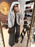 Pelliccia Ecologica con Dettaglio Nero – Oversize Glam