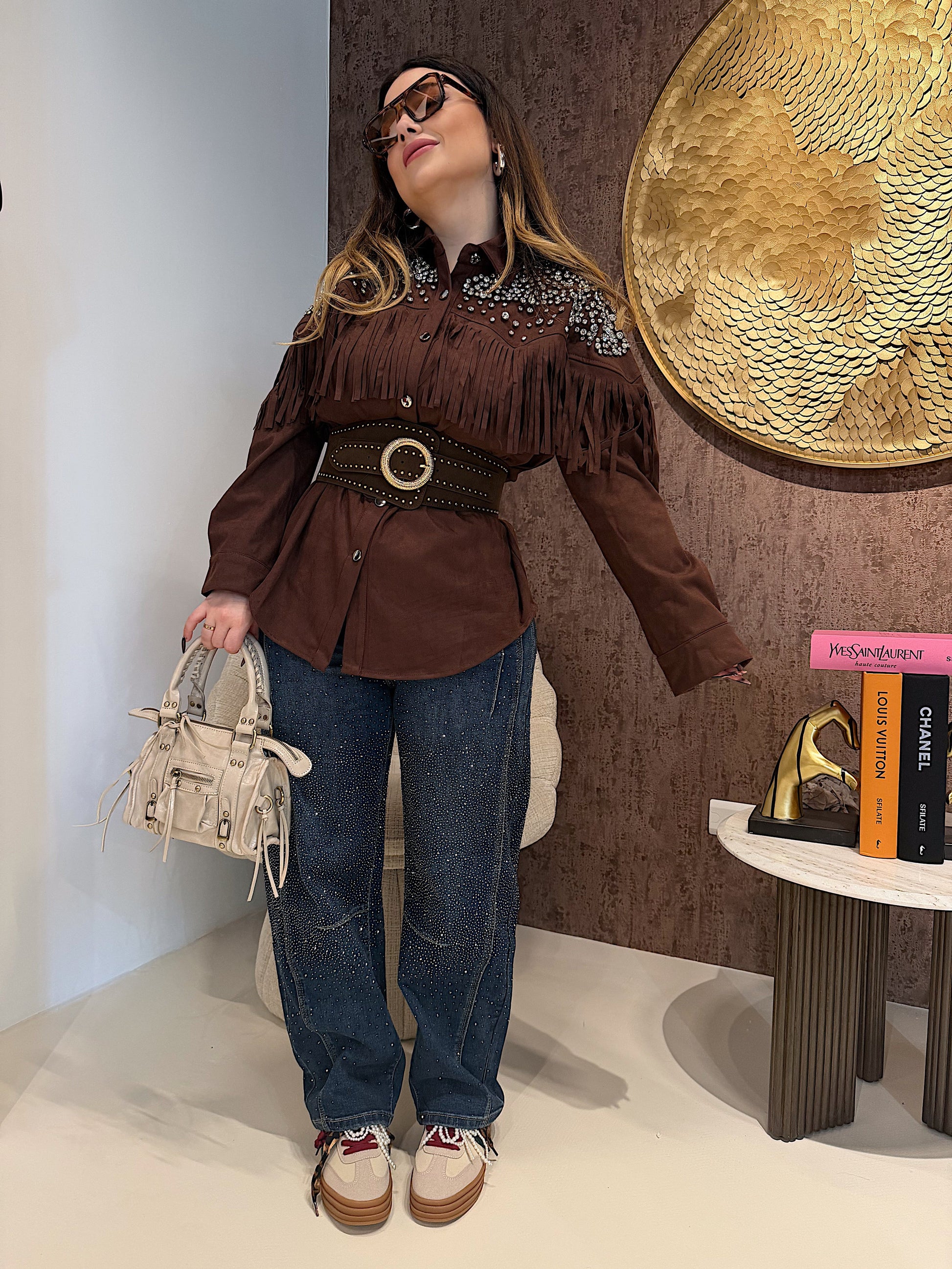 Giacca in camoscio con frange e strass marrone