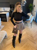 Maglia crop nera collo alto