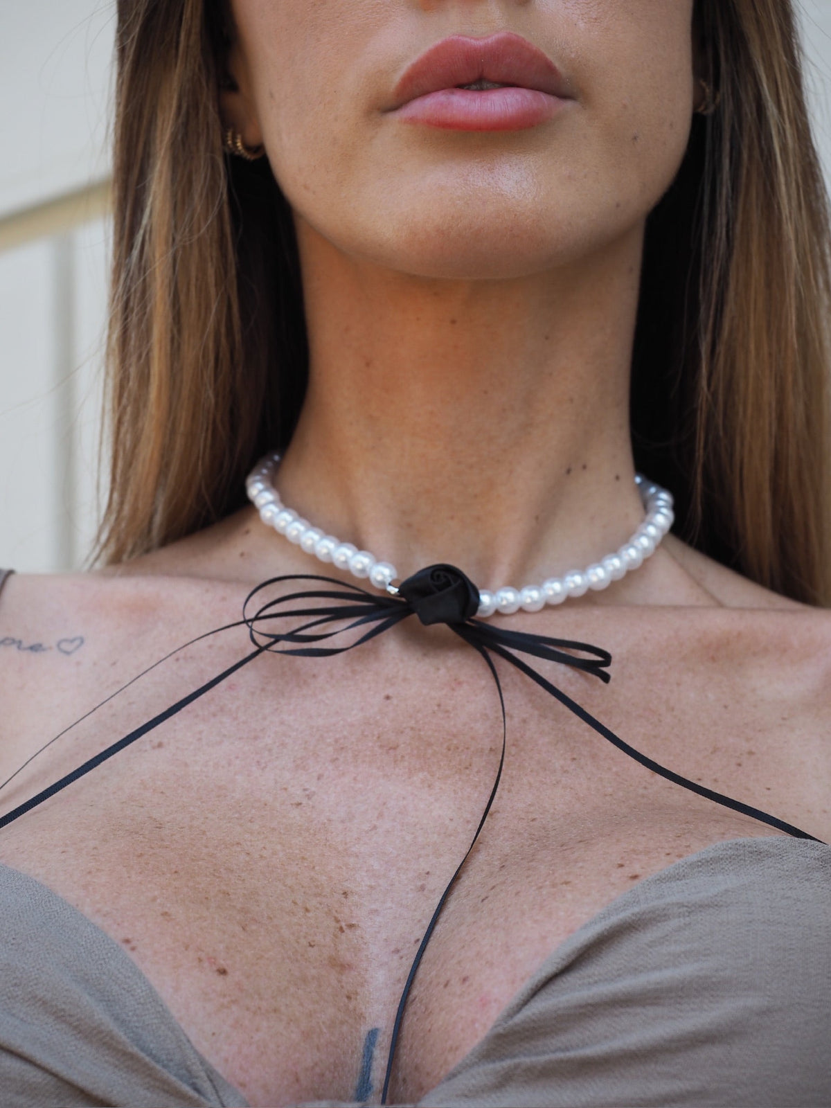 Collana di perle con rosa
