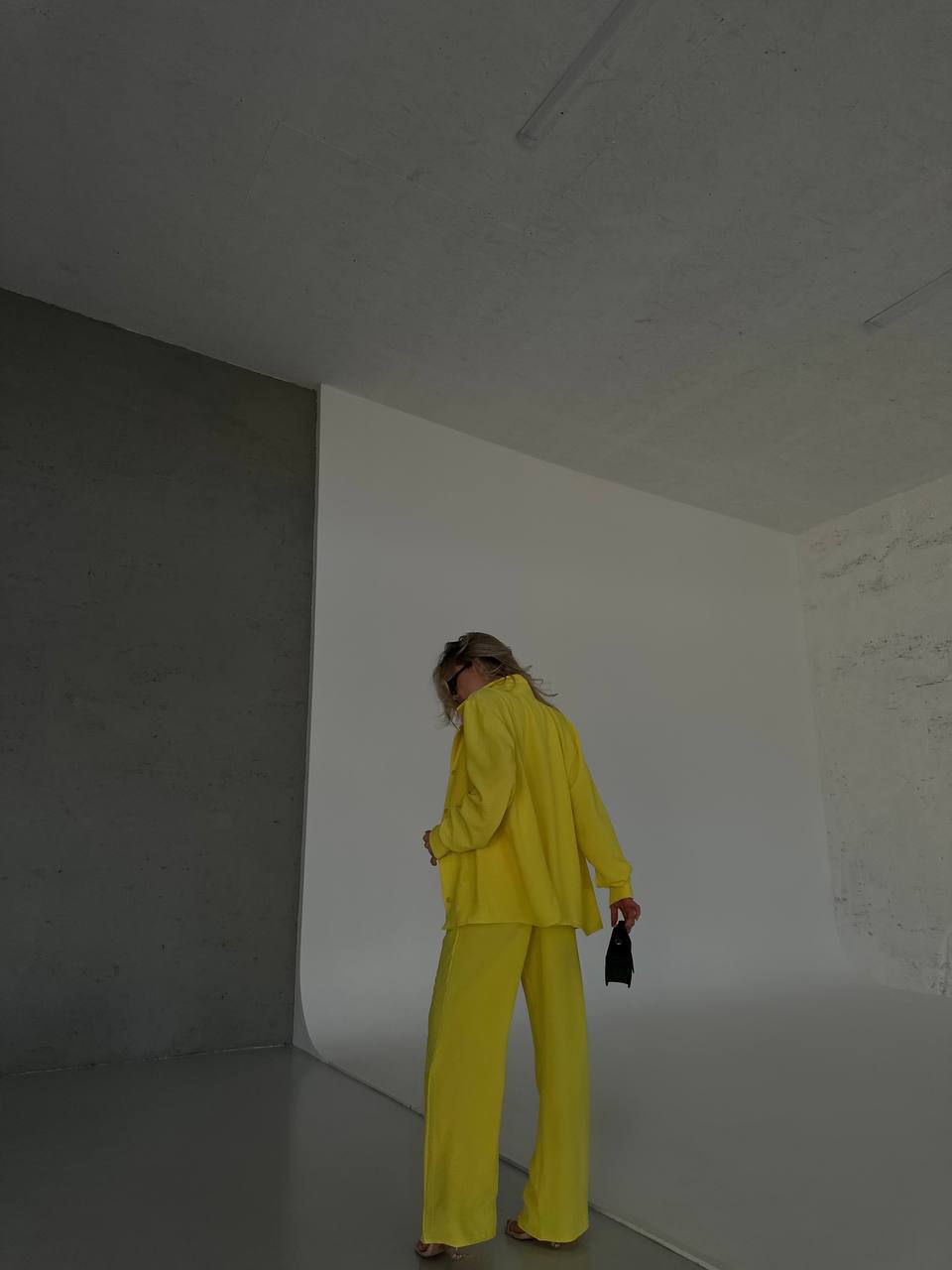 Set tre pezzi camicia top e pantalone giallo