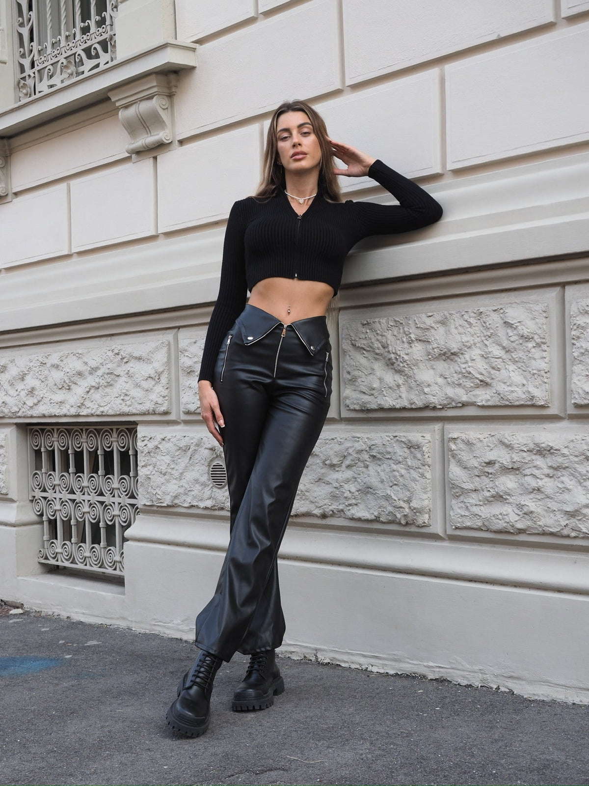 Maglioncino crop nero con zip