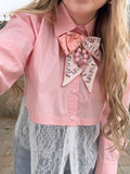 Camicia rosa con pizzo bianco