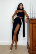 Abito con anello e choker nero