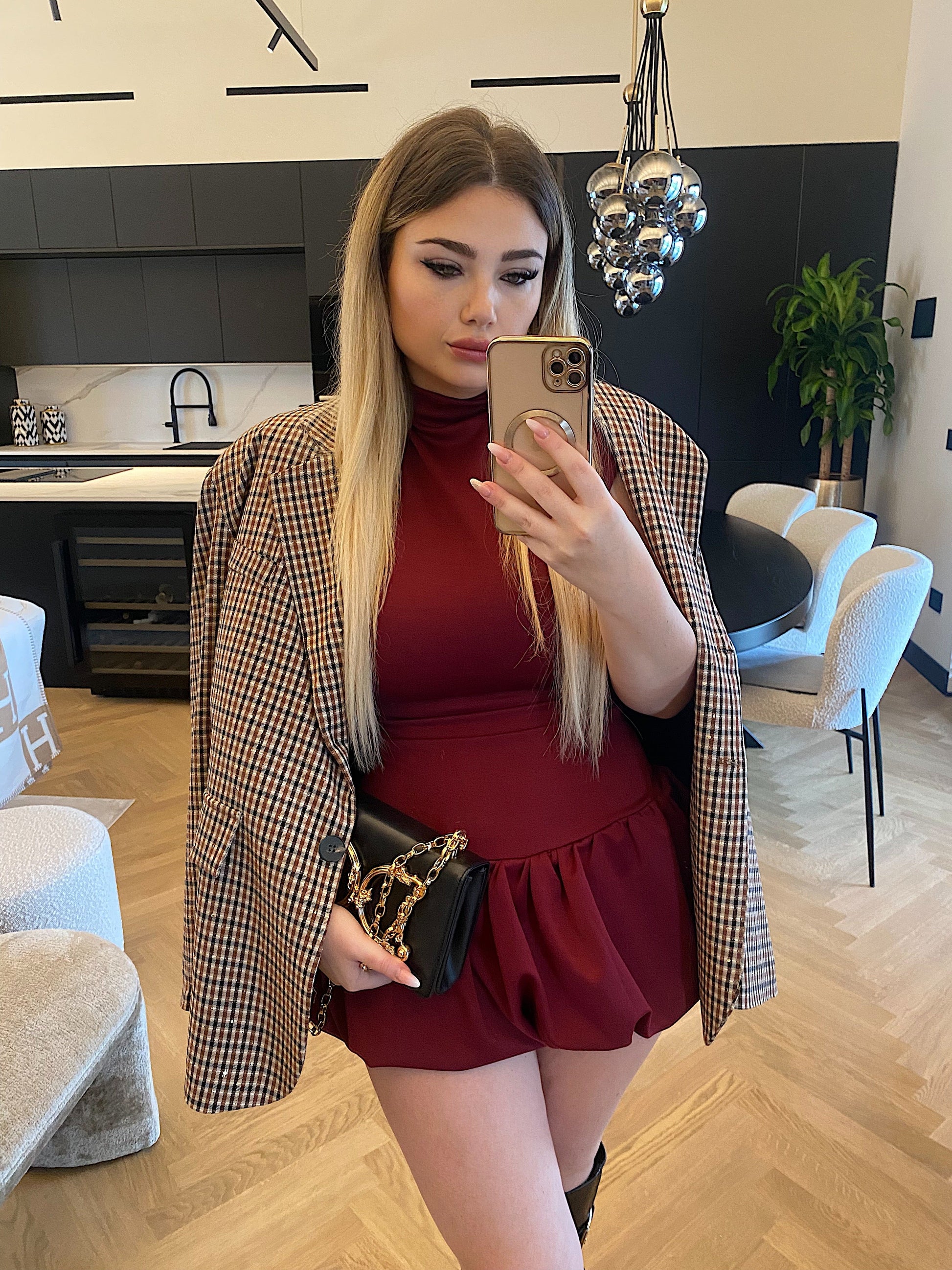 Abito aderente con gonna a palloncino burgundy
