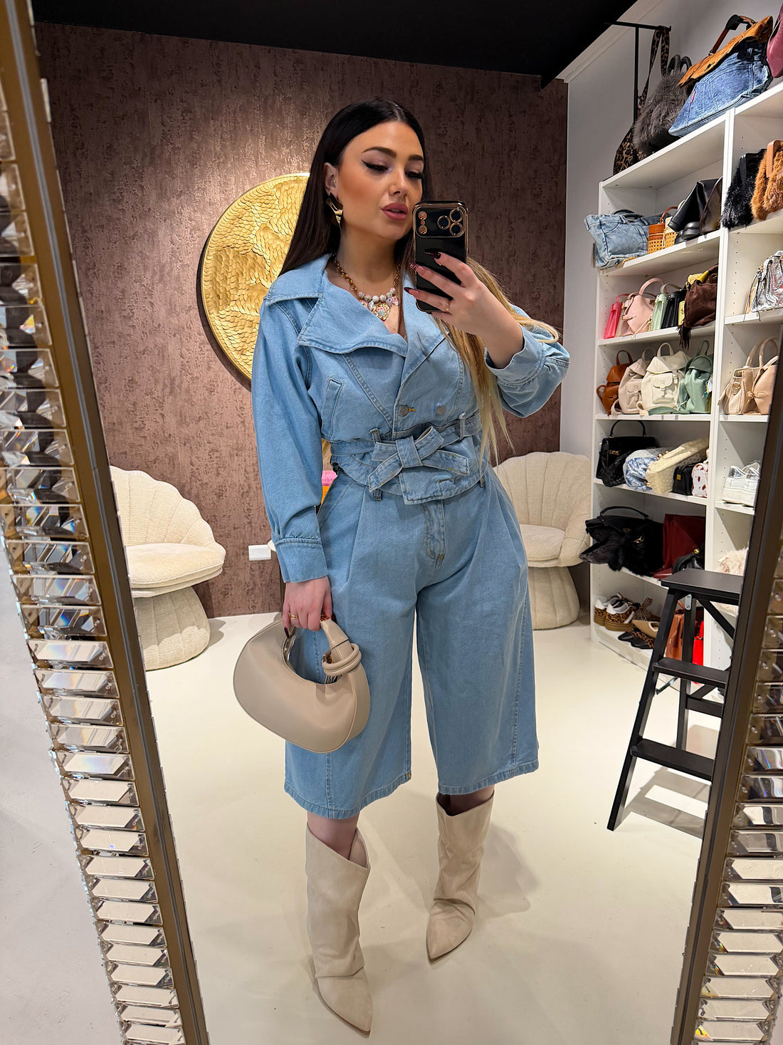 Giacca e pantalone in jeans con cintura
