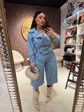 Giacca e pantalone in jeans con cintura