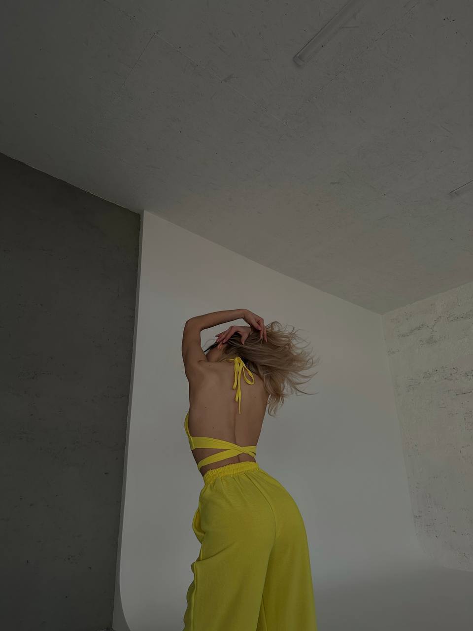 Set tre pezzi camicia top e pantalone giallo