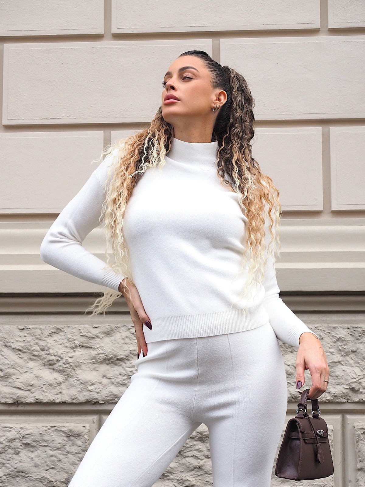 Completo basic maglia e pantalone bianco