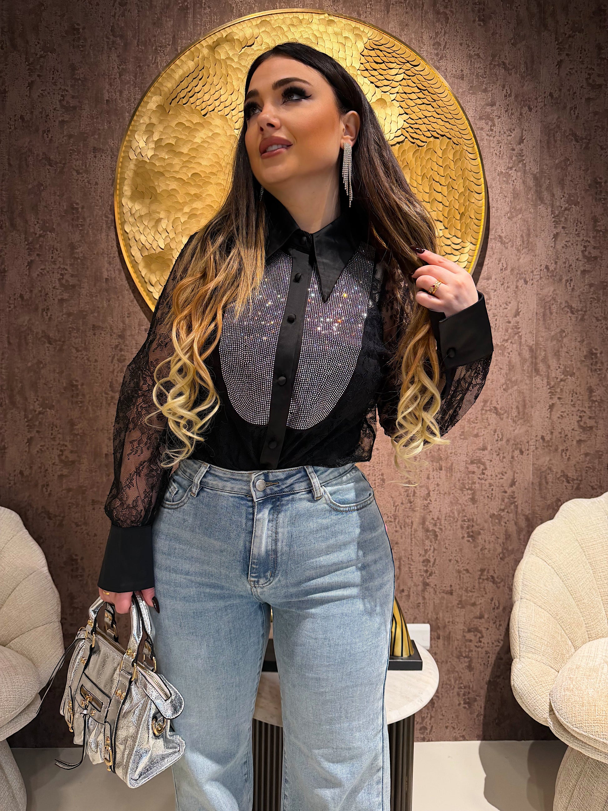 Camicia in Pizzo Nero con Inserto Gioiello
