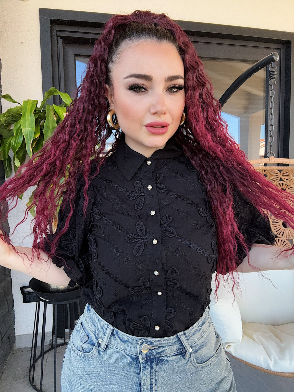 Camicia con fiori ricamati