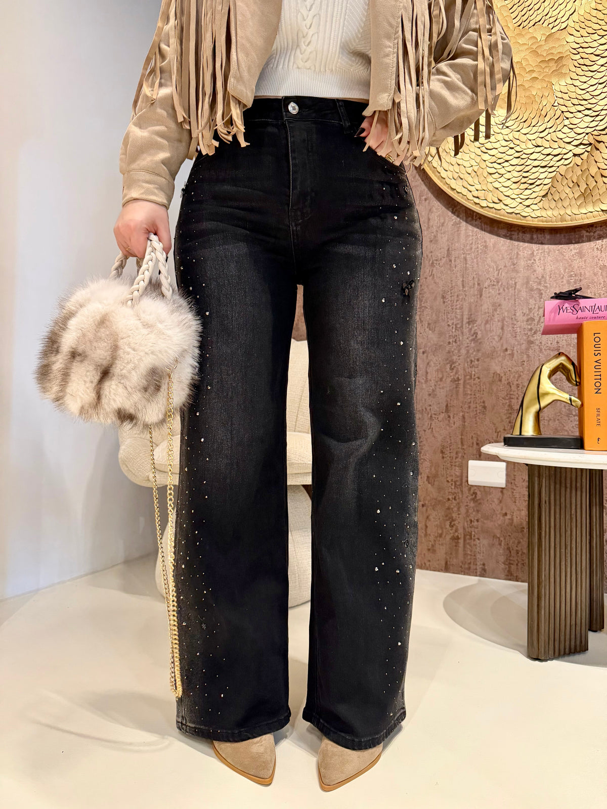 Jeans nero con strass e ricami