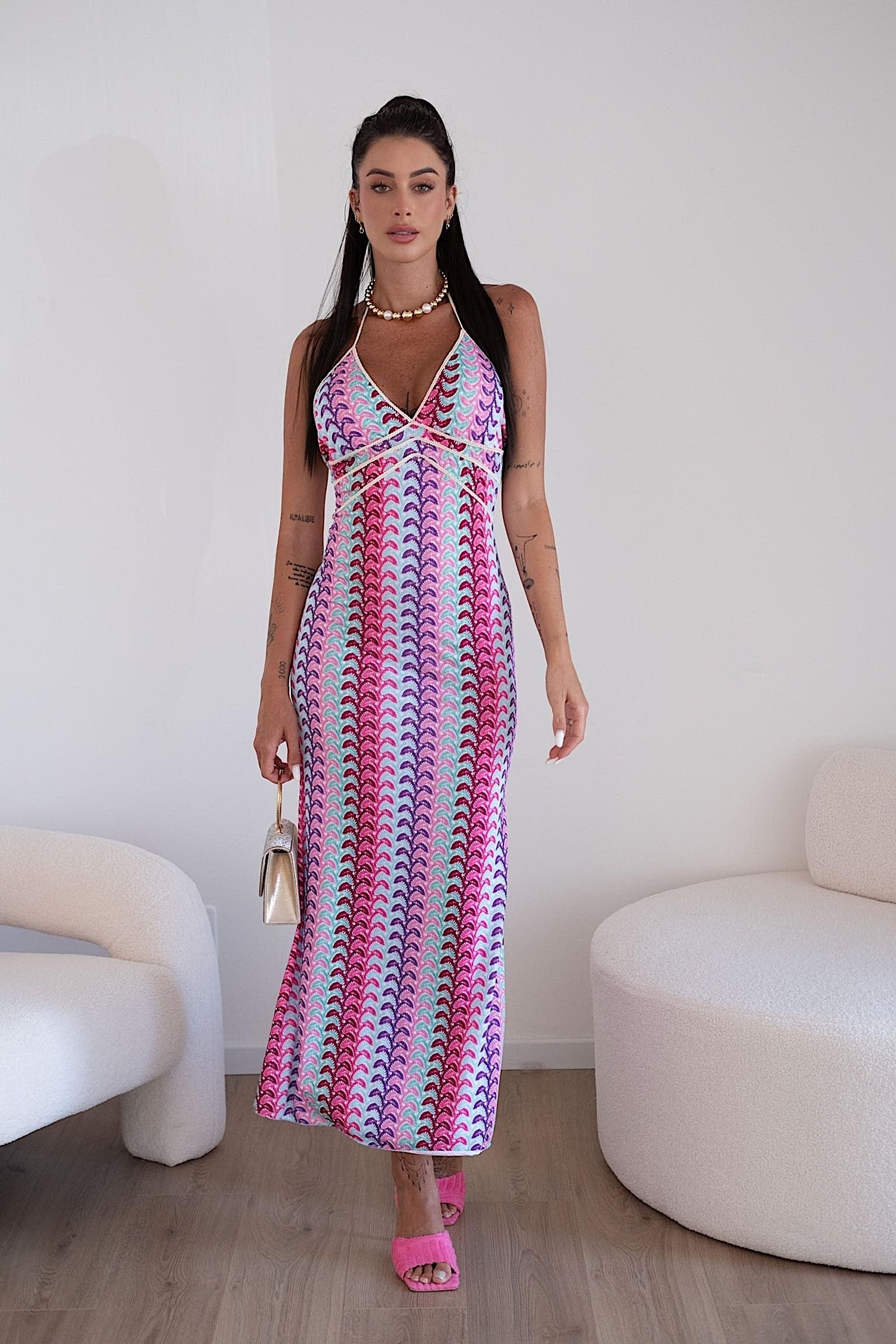 Abito con sfumature rosa