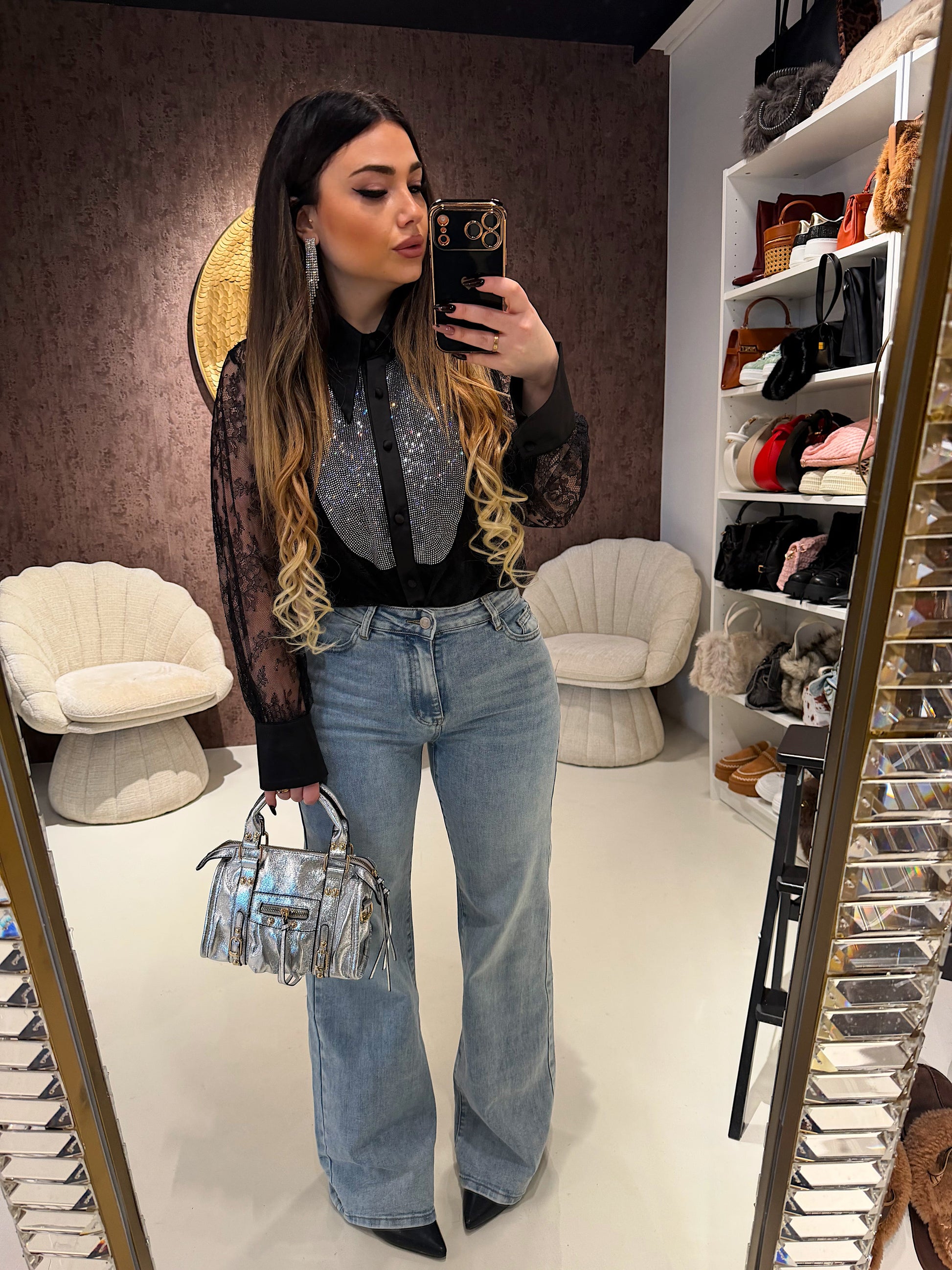Camicia in Pizzo Nero con Inserto Gioiello