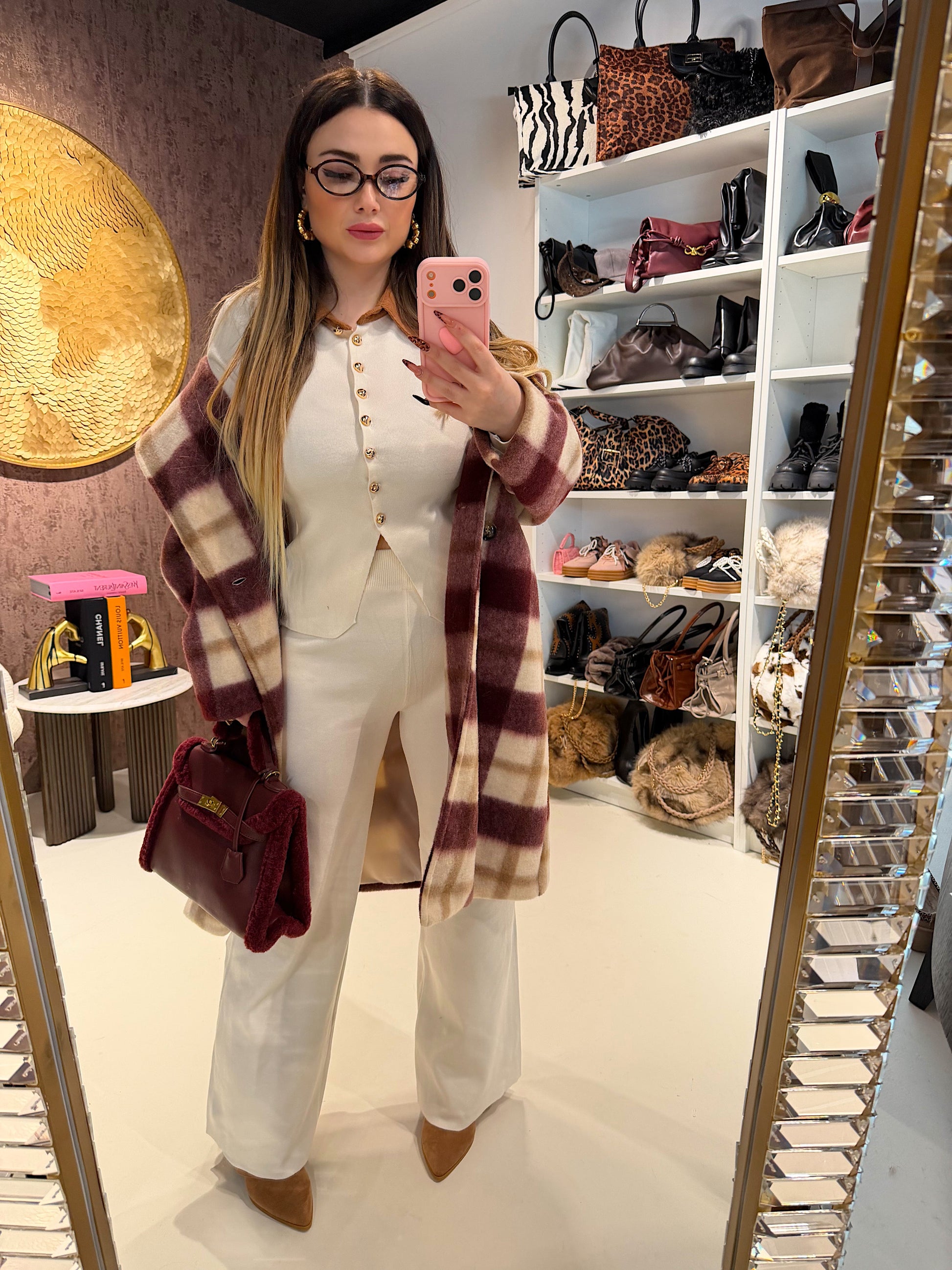 Completo maglia e pantalone con colletto a contrasto