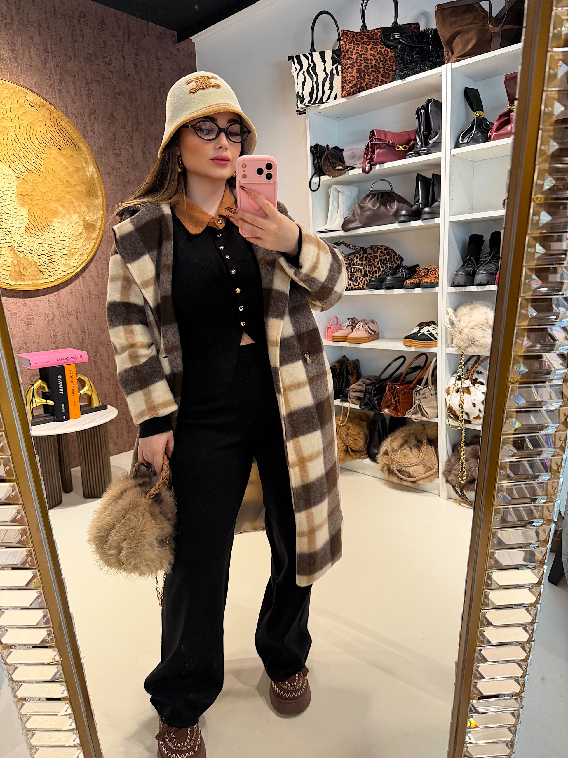 Completo maglia e pantalone con colletto a contrasto