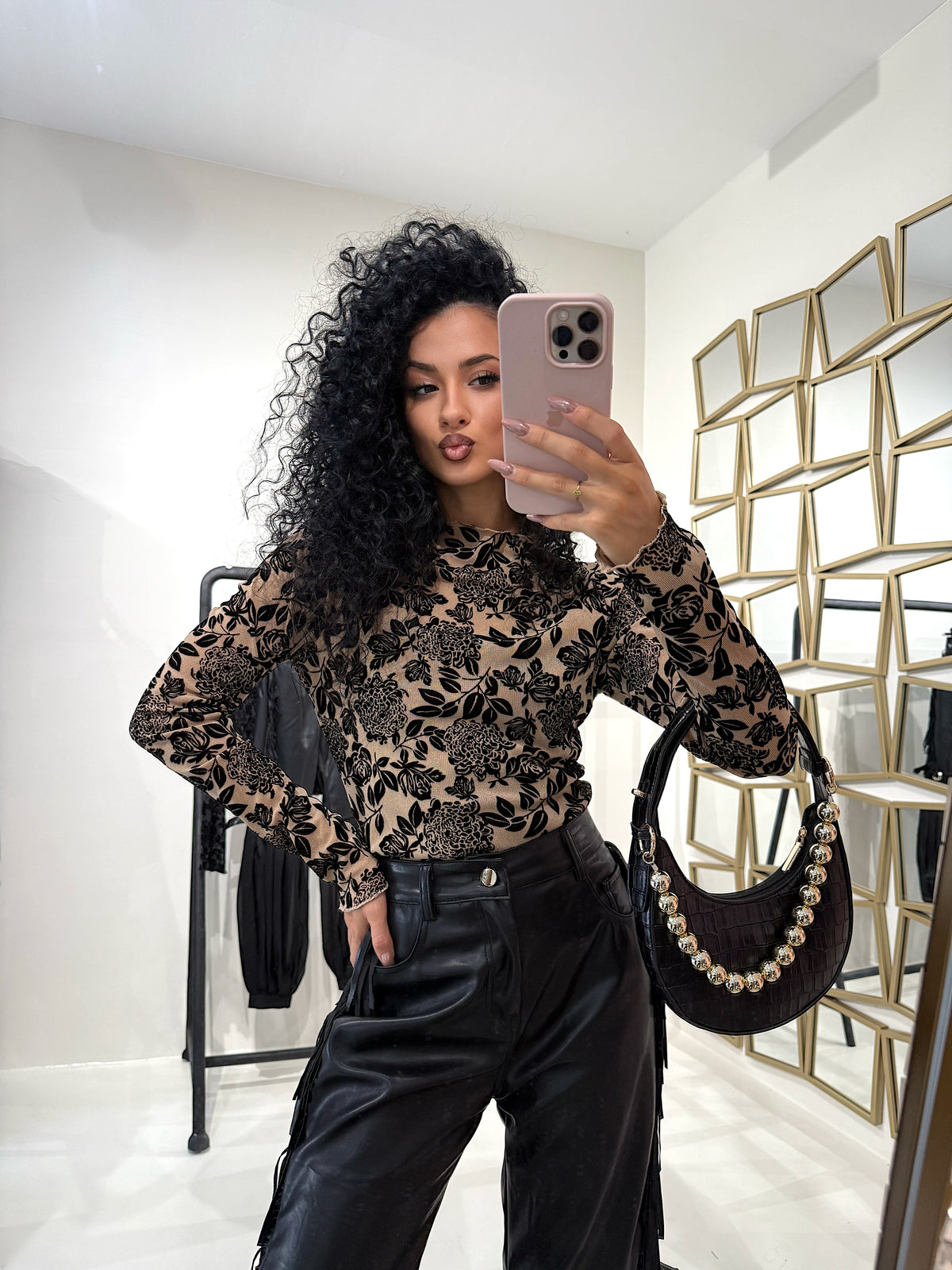 Maglia con ricamo fiori