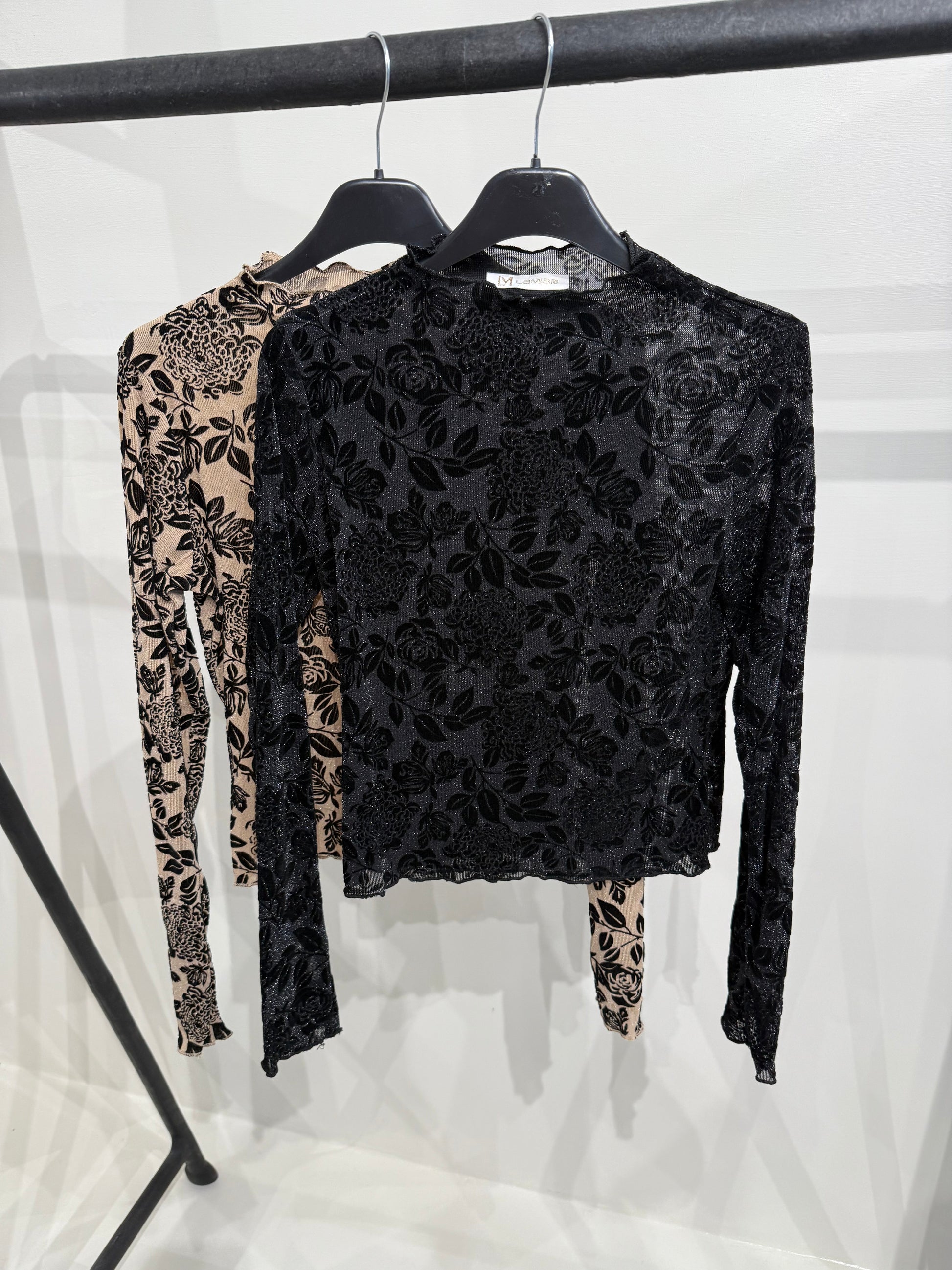 Maglia con ricamo fiori