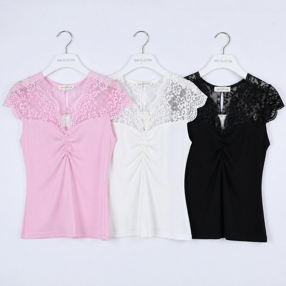Top con spallina in pizzo e bottoncini