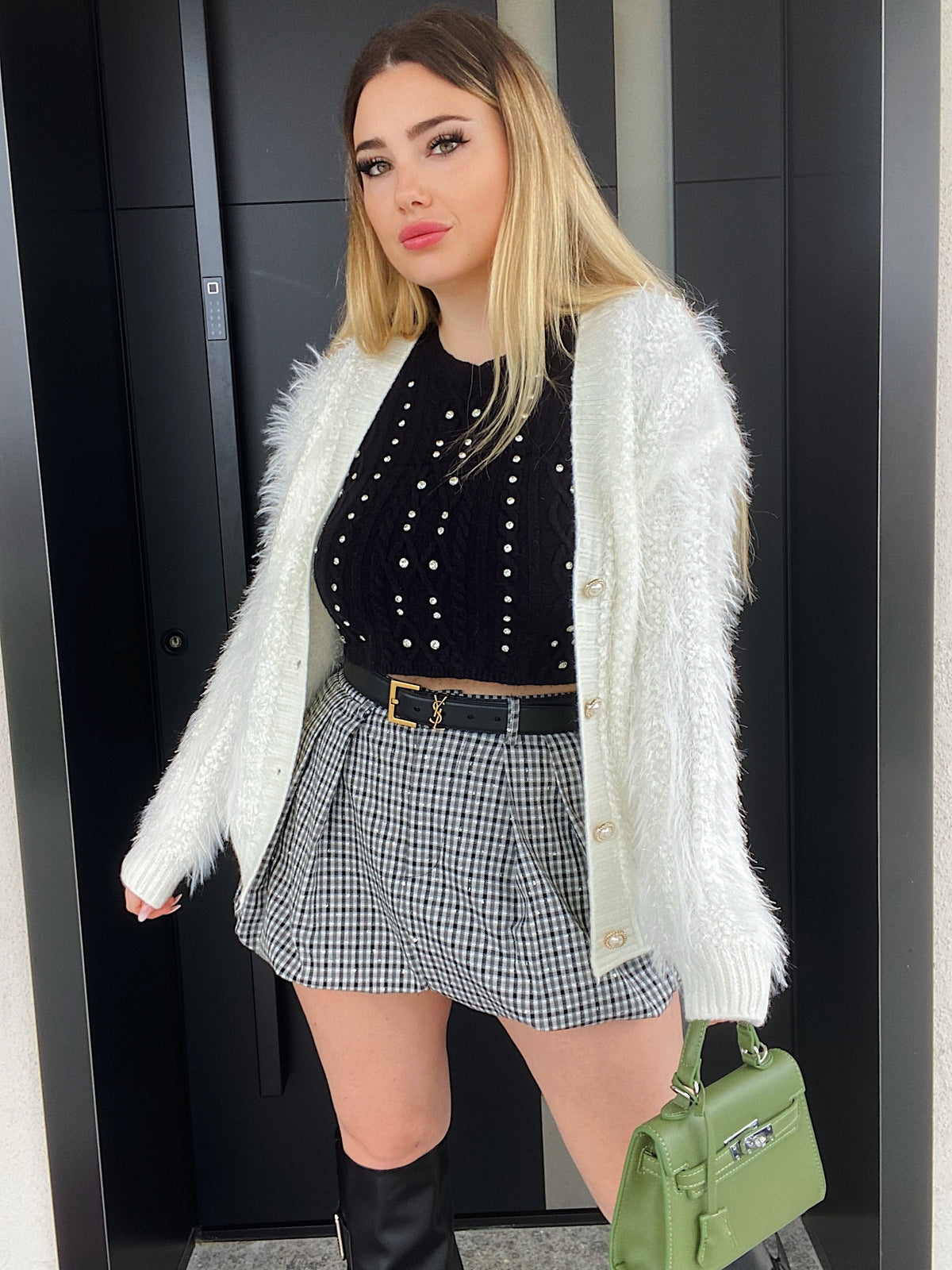 Maglioncino crop nero a trecce con strass
