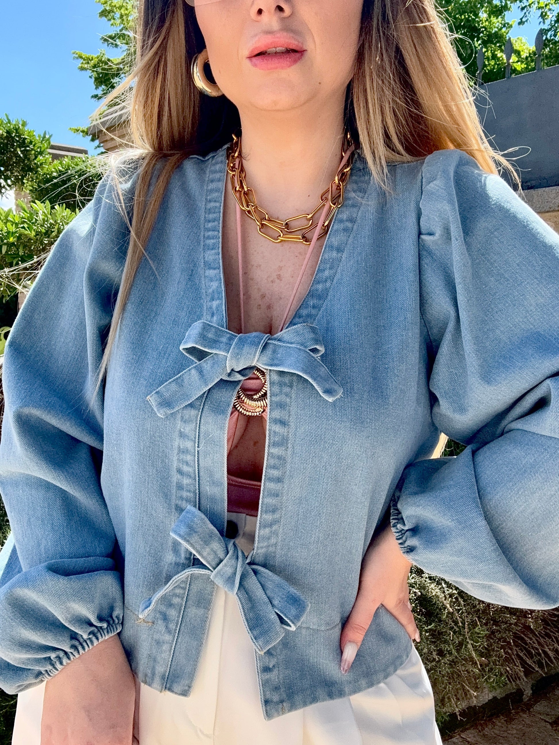 Camicia di jeans con fiocchetti
