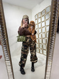 Completo pantalone e top camouflage
