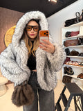 Pelliccia Ecologica con Dettaglio Nero – Oversize Glam