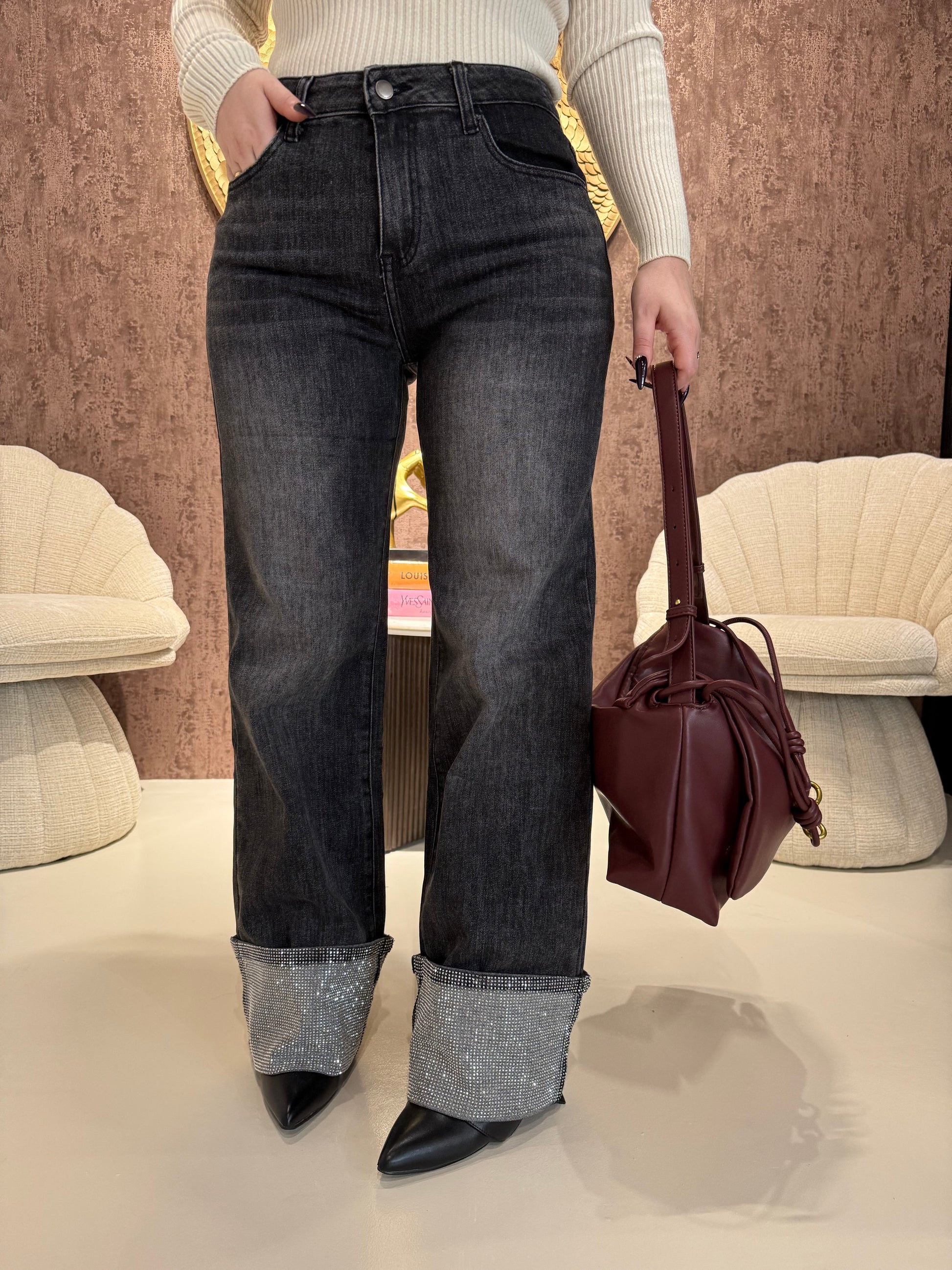 Jeans con risvolto e strass