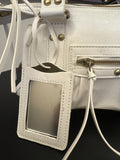 Borsa aggressive girls