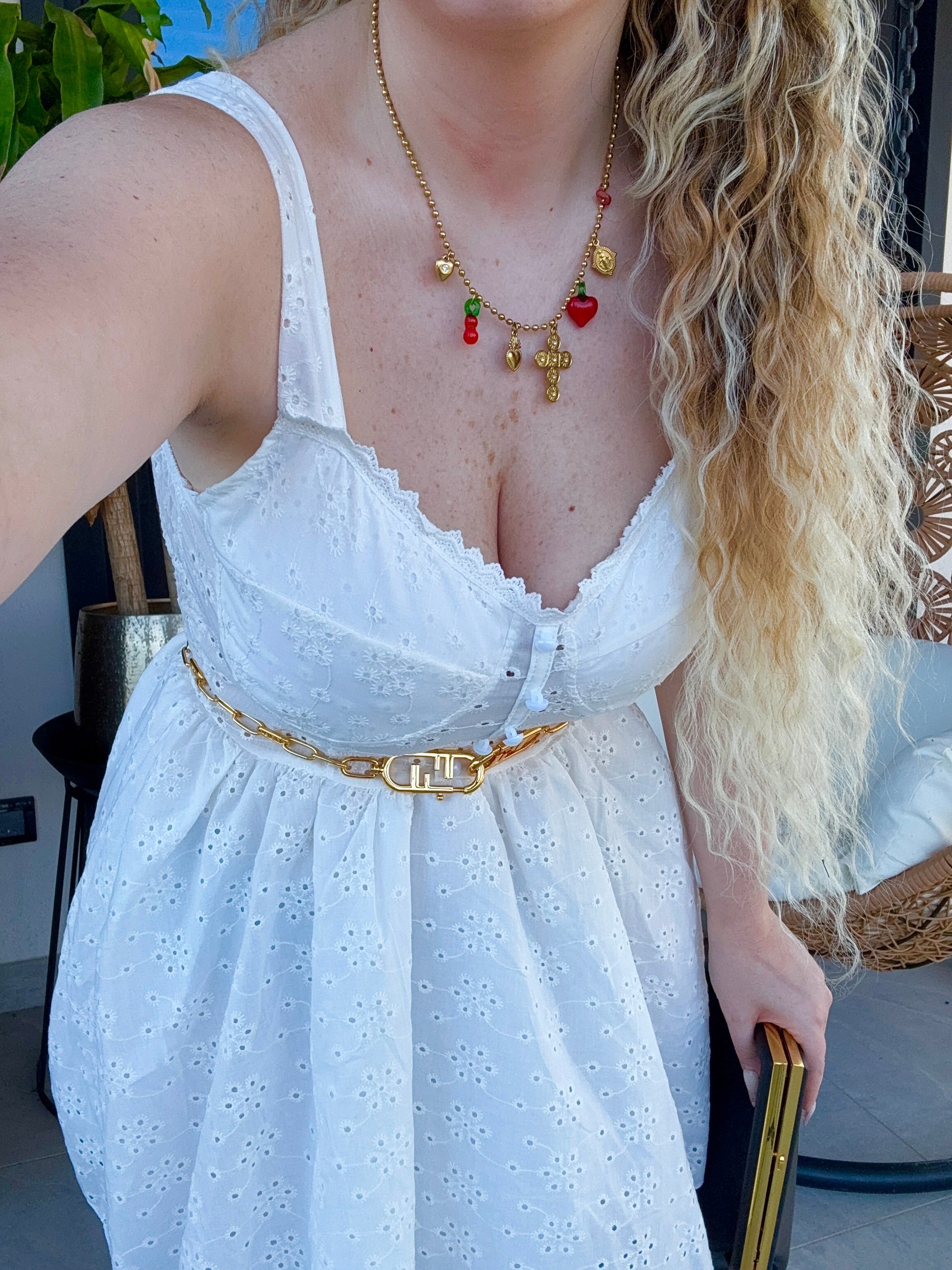 Abito in pizzo con gonna a ruota