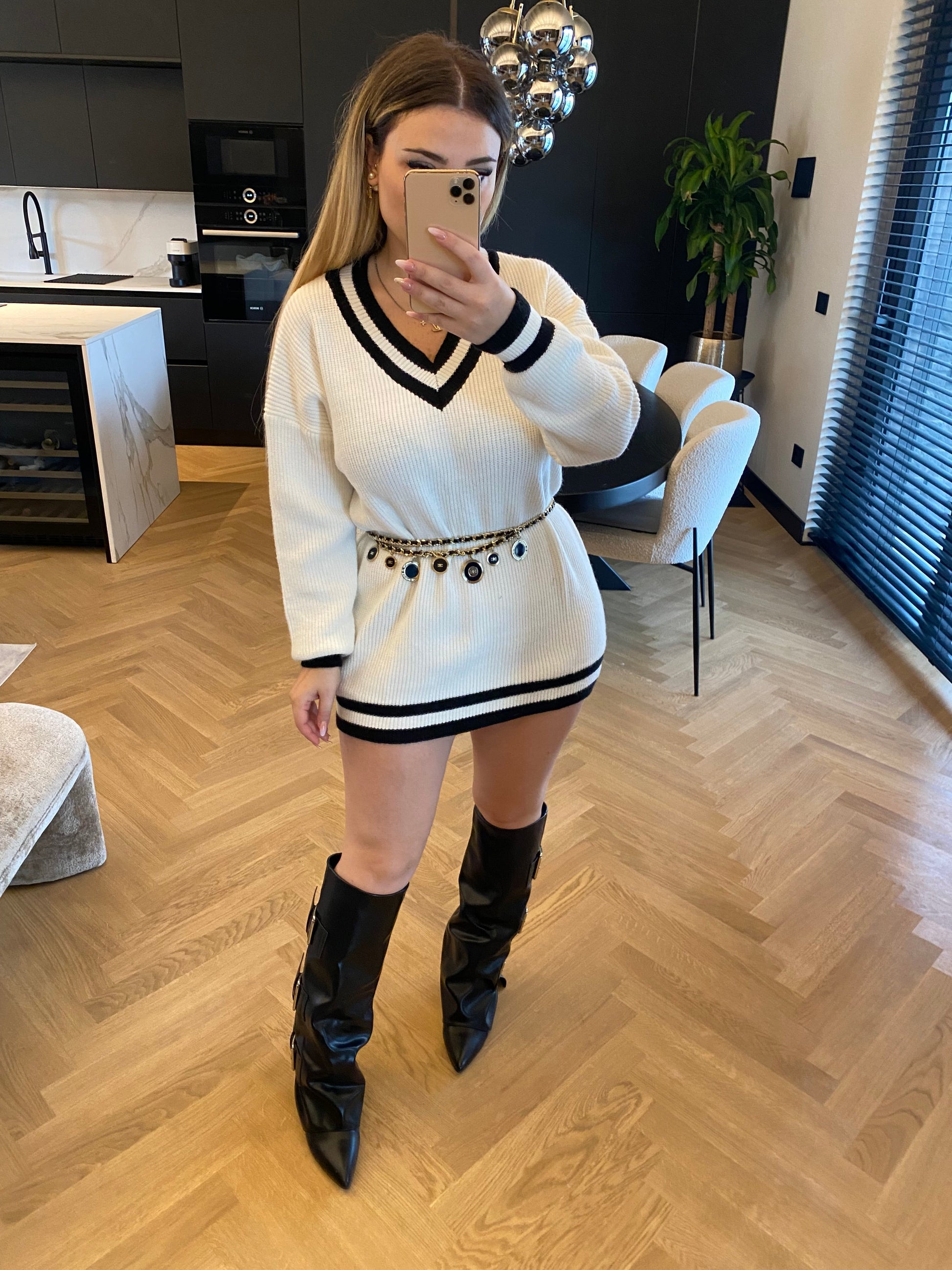 Maxi maglione bianco nero con scollo
