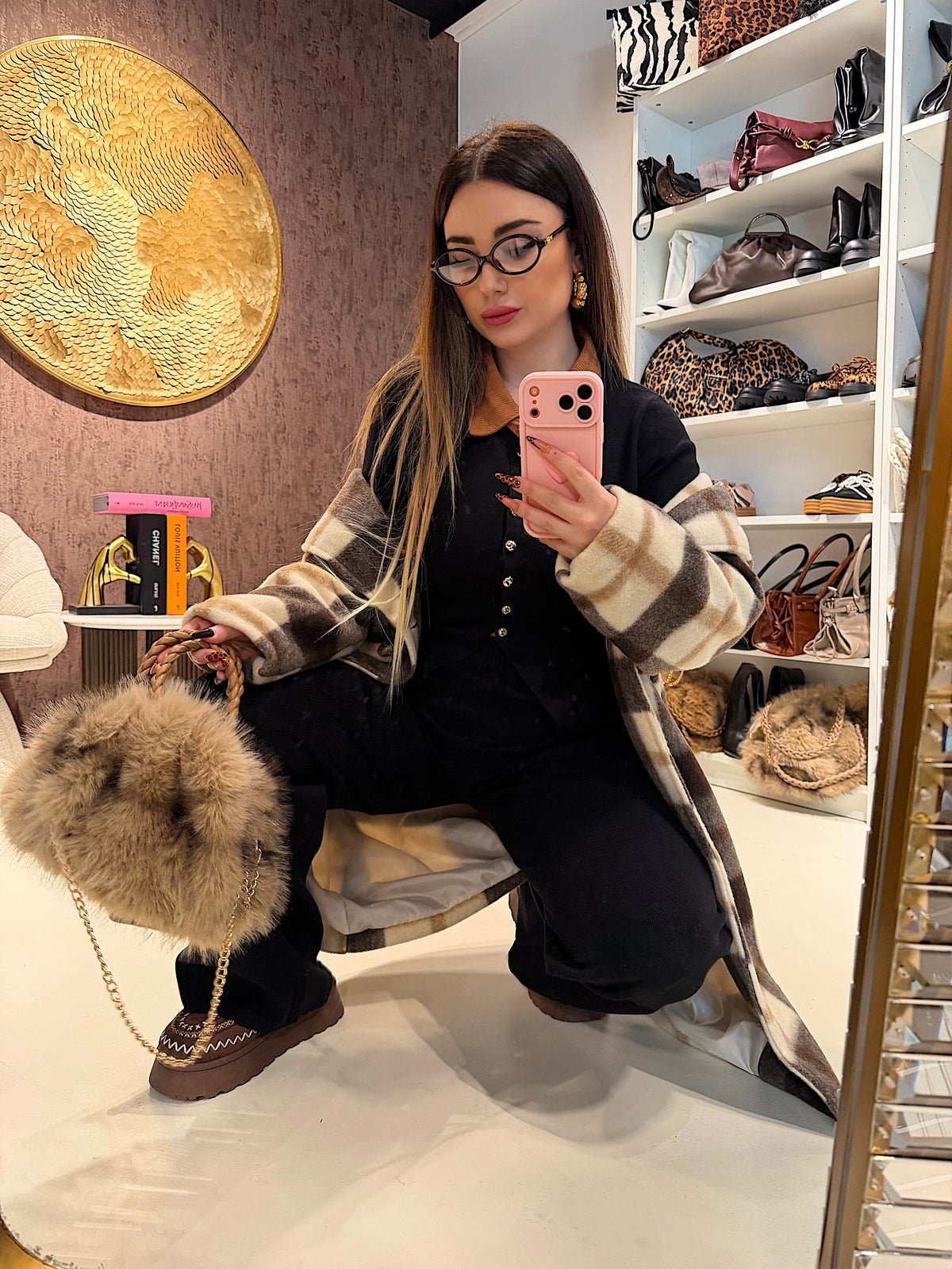 Completo maglia e pantalone con colletto a contrasto