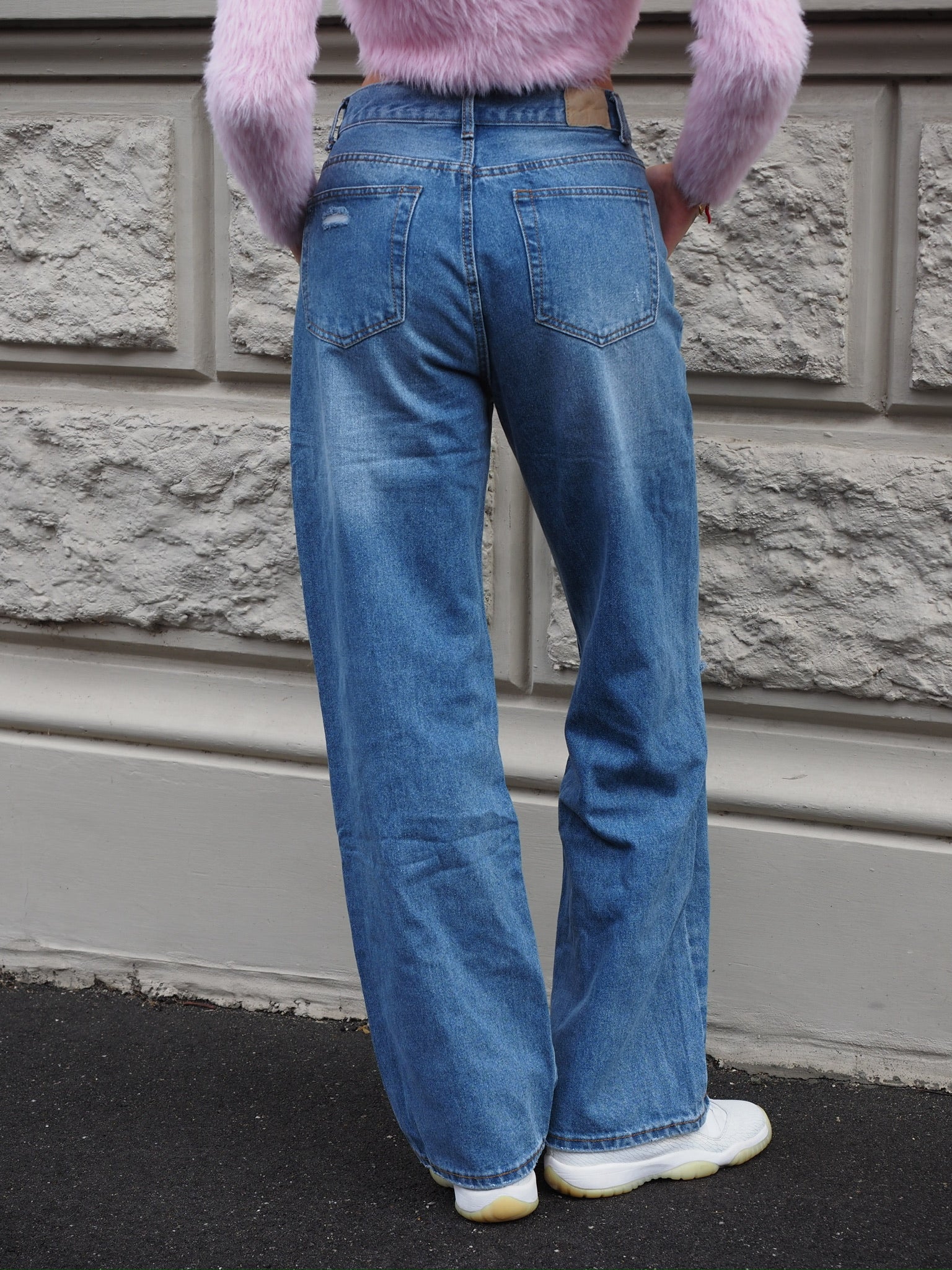 Jeans vita bassa con strappi