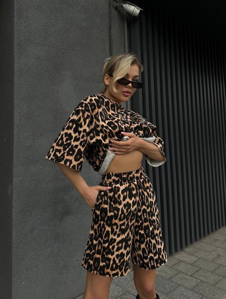 Due pezzi t-shirt e short animalier