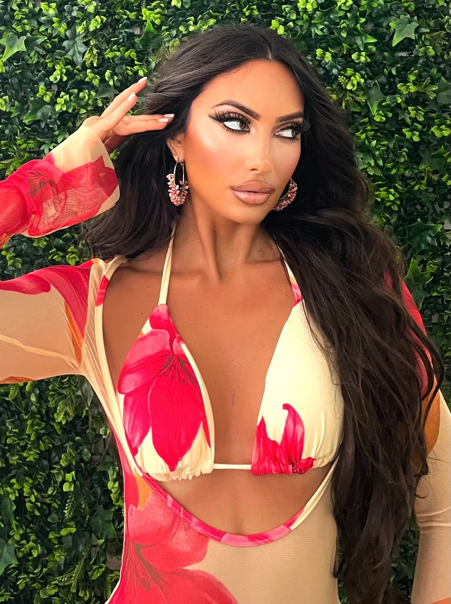 Bikini floreale tre pezzi con pareo lungo giallo