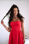Abito rosso con gonna a ruota