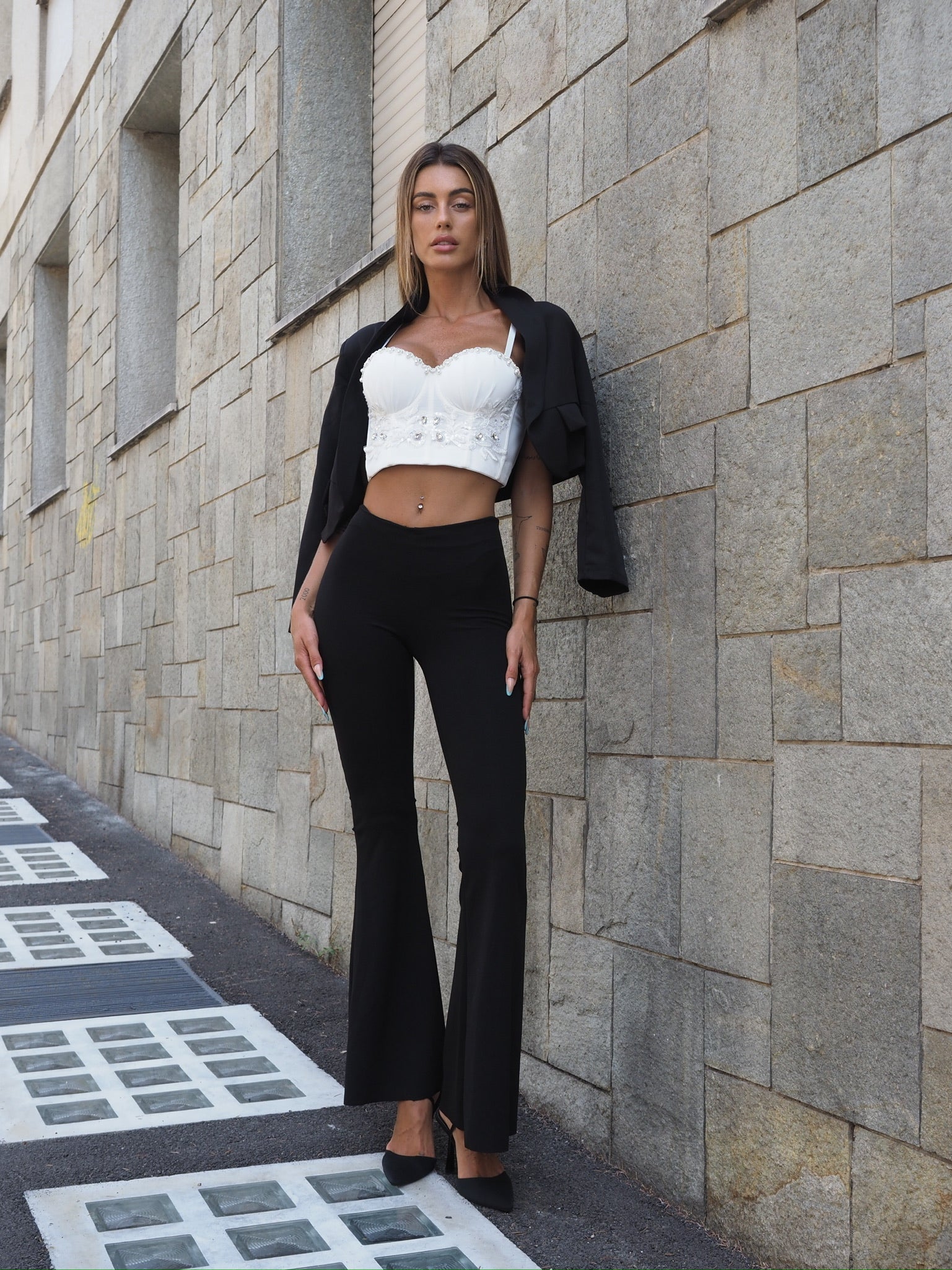 Pantalone nero a zampa