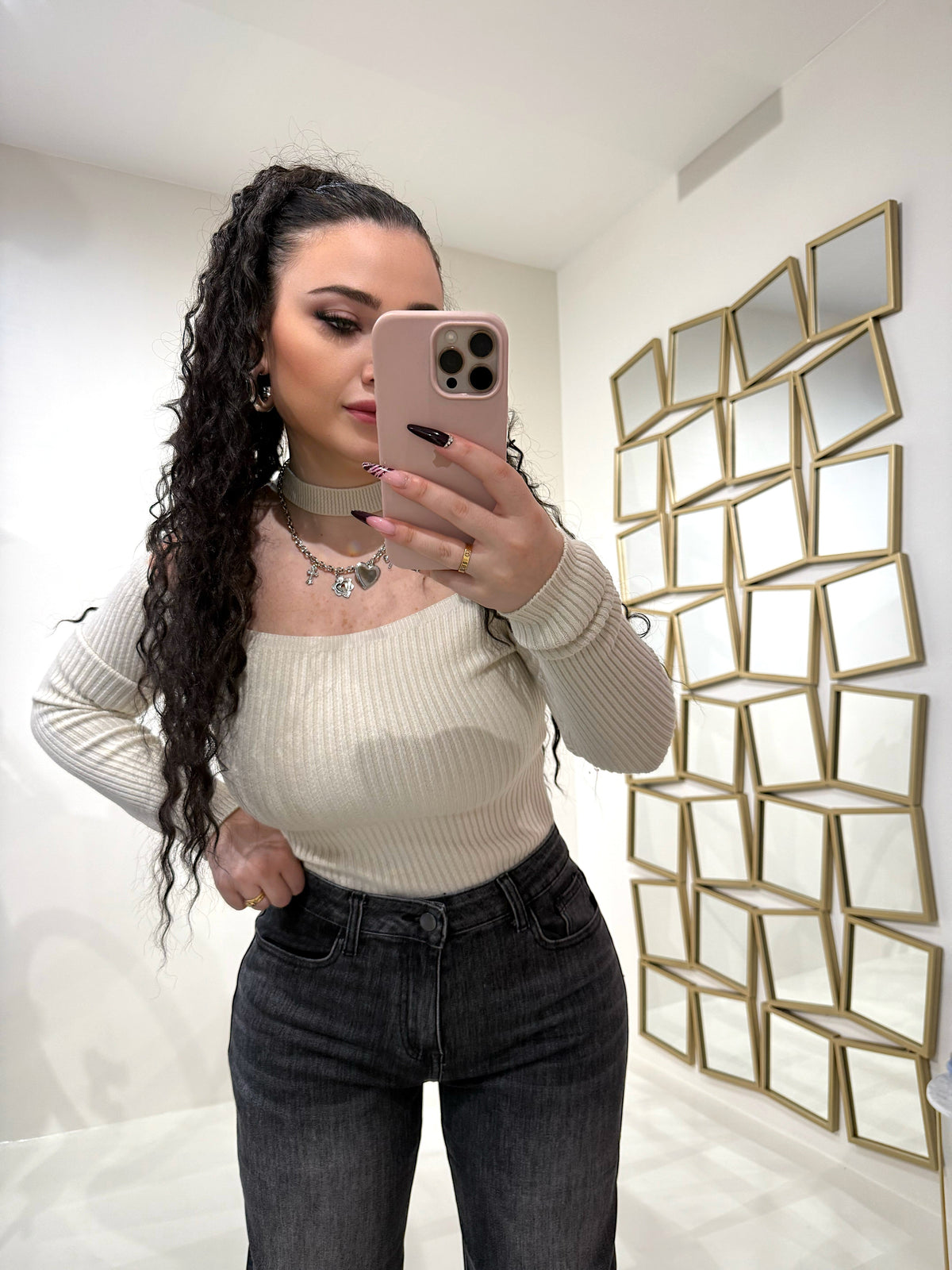 Maglia a costine con choker