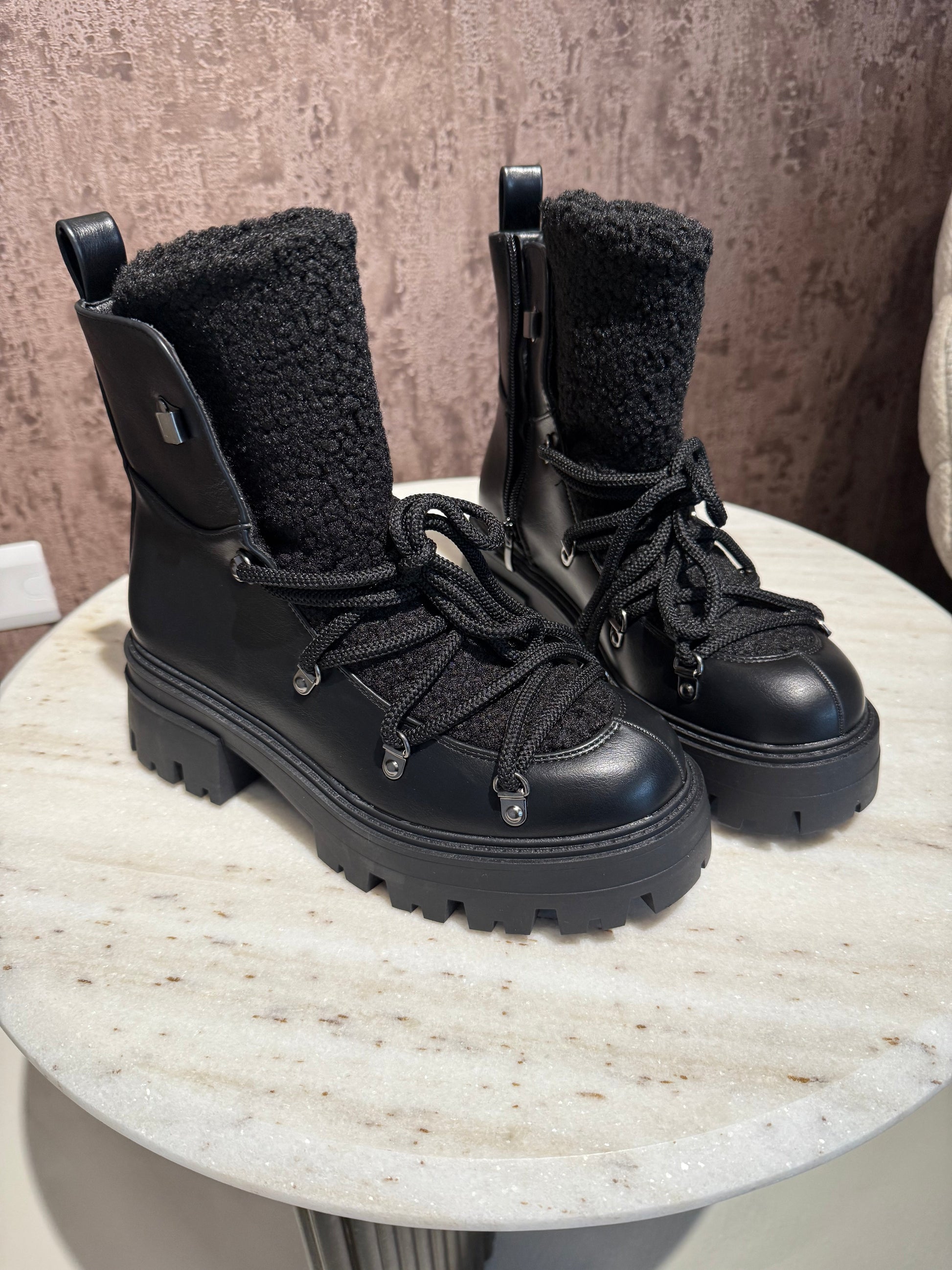 Anfibi con pelliccia interna – Bianco & Nero