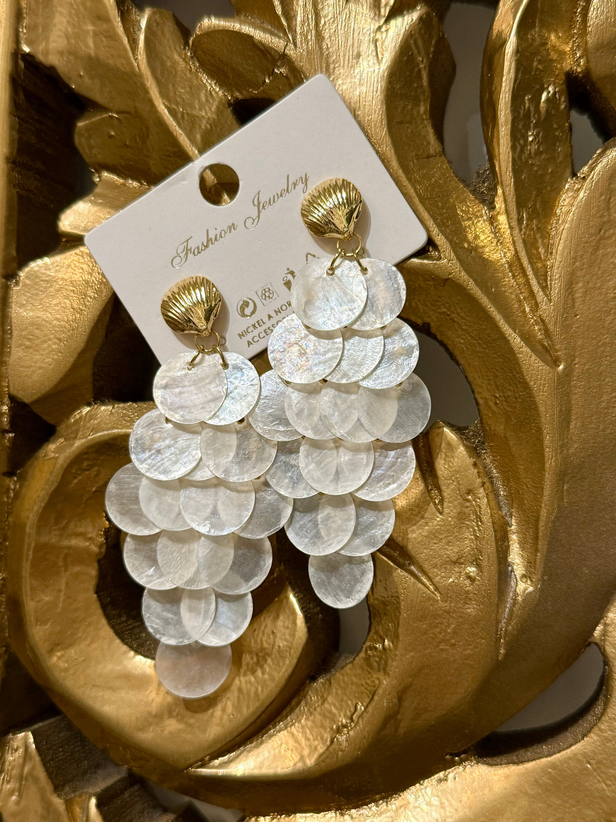 Orecchini conchiglia grappolo bianco